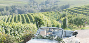 Langhe wedding with a vintage wedding car